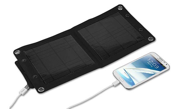 Devuelve la vida a tu móvil en cualquier momento con el cargador solar móvil